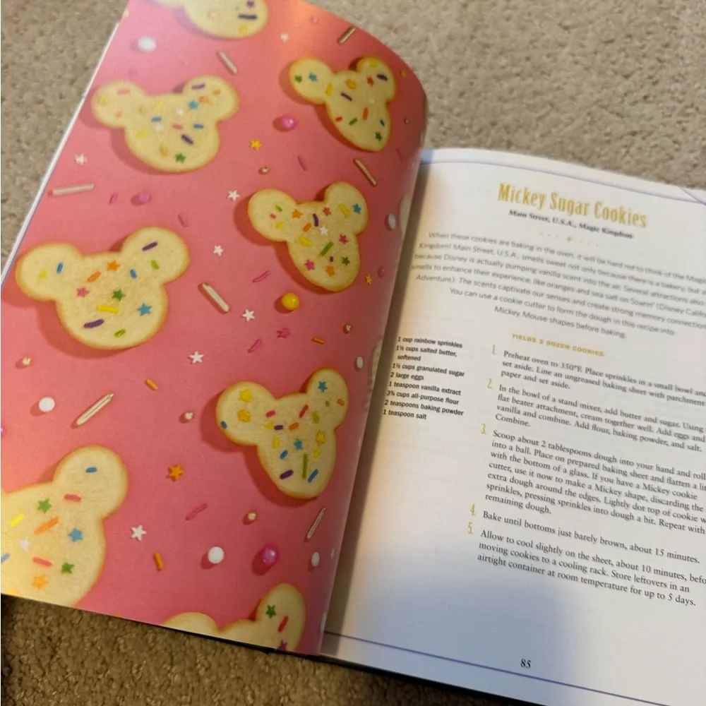 The Unofficial Disney Parks Cookbook - Picture 5 of 6